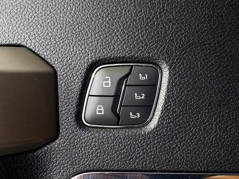Used 2020 Ford F250 Lariat w/ Lariat Value Package AWD/4WD image 17