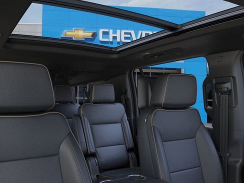 New 2025 Chevrolet Suburban Premier image 24