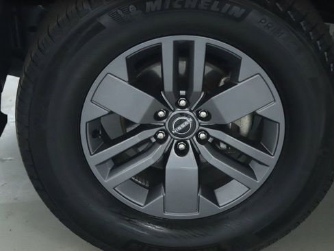 Certified 2025 Nissan Frontier SV RWD image 38