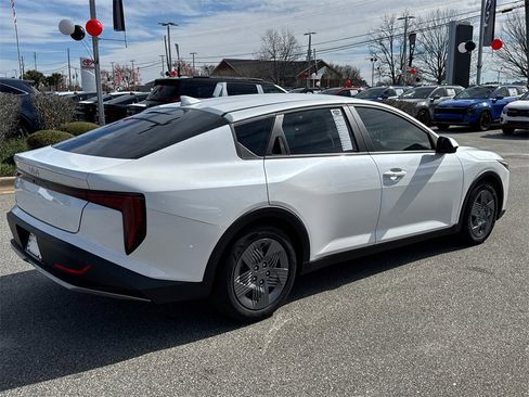 New 2026 Kia K4 LX image 3