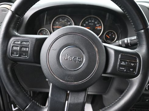 Used 2017 Jeep Wrangler Unlimited Sahara image 10