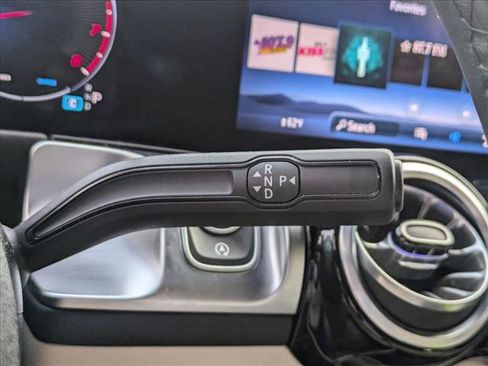 Used 2025 Mercedes-Benz GLB 250 image 14