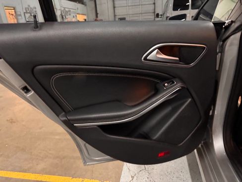 Used 2015 Mercedes-Benz CLA 250 image 28