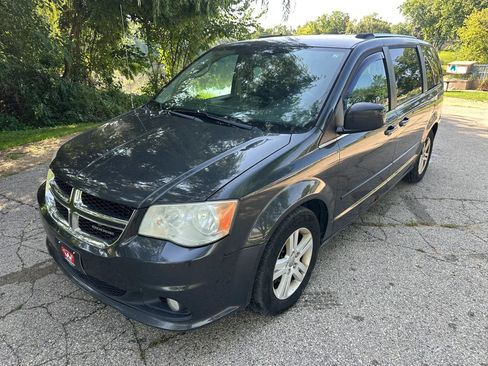 Used 2011 Dodge Grand Caravan Crew FWD image 2