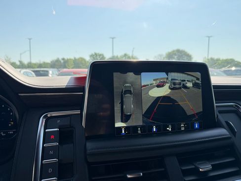 Used 2022 Chevrolet Tahoe LT w/ Luxury Package image 17