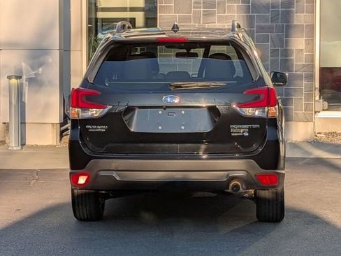 Used 2023 Subaru Forester Premium image 4