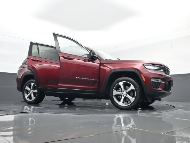 Used 2023 Jeep Grand Cherokee 4WD 4xe image 35