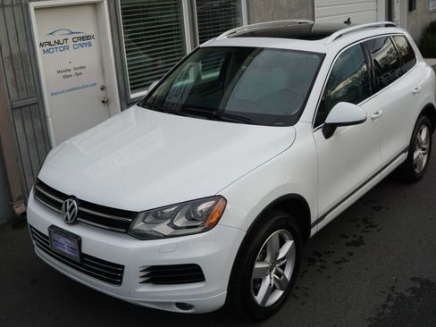 Used 2014 Volkswagen Touareg TDI image 3