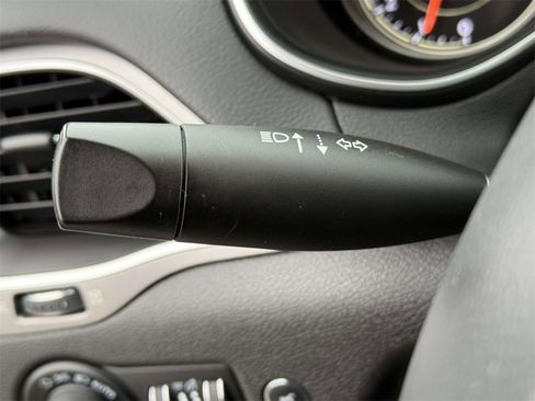 Used 2021 Jeep Cherokee Latitude Lux w/ Comfort/Convenience Group image 20