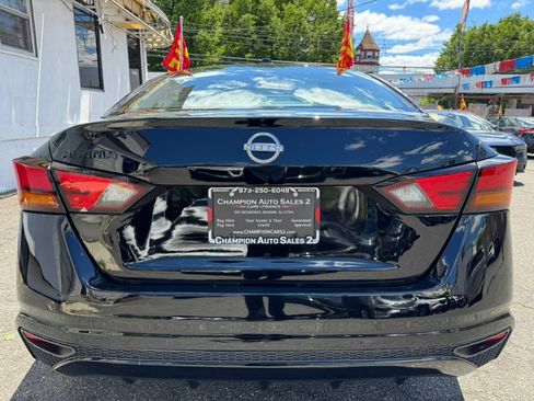 Used 2025 Nissan Altima 2.5 SV FWD image 6