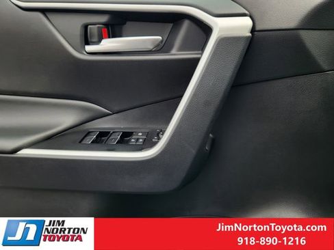 Used 2025 Toyota RAV4 XLE w/ Convenience Package image 26