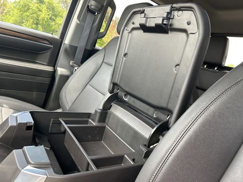 Used 2024 Chevrolet Silverado 1500 LT Trail Boss w/ LT Trail Boss Premium Package AWD/4WD image 37