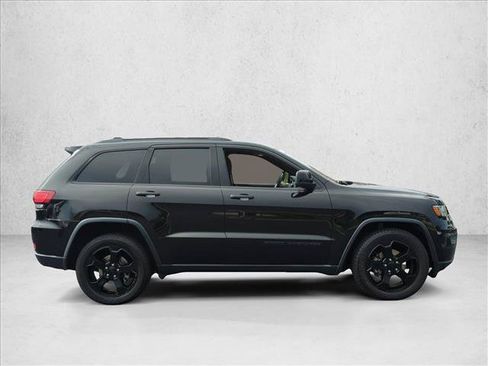 Used 2019 Jeep Grand Cherokee Laredo RWD image 4