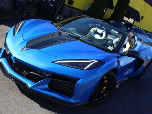 Used 2024 Chevrolet Corvette Z06 image 3
