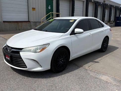 Used 2017 Toyota Camry LE FWD image 3
