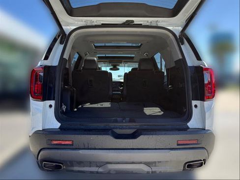 Used 2022 GMC Acadia AT4 w/ Technology Package image 8