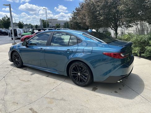 Used 2025 Toyota Camry SE FWD image 7