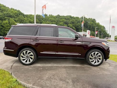 Used 2024 Lincoln Navigator Reserve w/ Equipment Group 201A AWD/4WD image 3