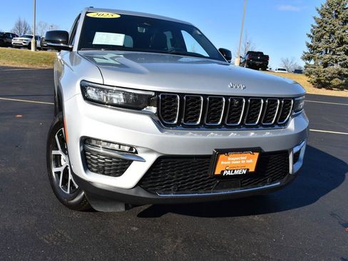 Certified 2025 Jeep Grand Cherokee Limited w/ Luxury Tech Group II image 2