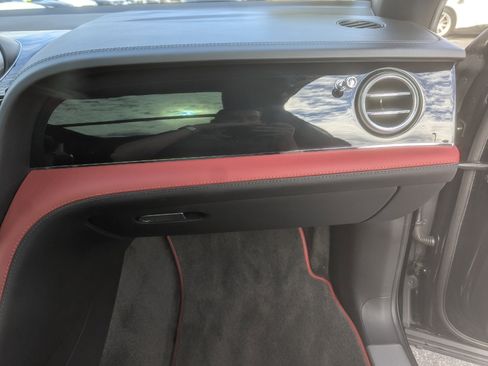 Used 2018 Bentley Bentayga Mulliner image 37