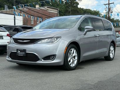 Used 2017 Chrysler Pacifica Touring-L w/ Tire & Wheel Group