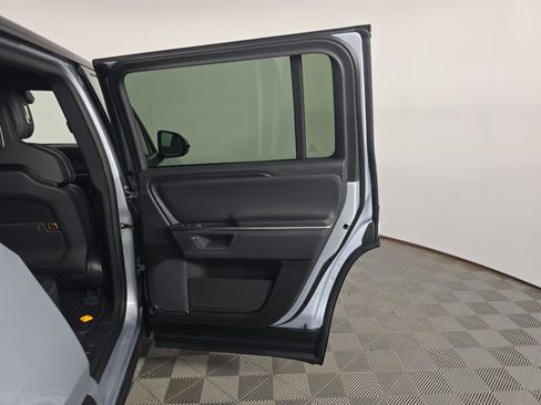 Used 2025 Rivian R1S Adventure AWD/4WD image 19