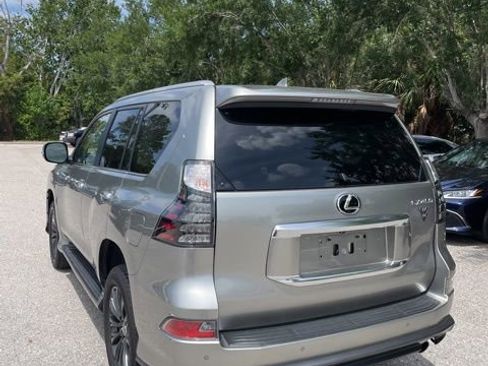 Used 2023 Lexus GX 460 Premium w/ Accessory Package image 2