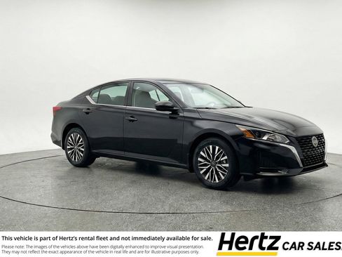 Used 2025 Nissan Altima 2.5 SV FWD image 1