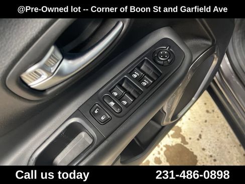 Used 2018 Jeep Renegade Limited w/ UConnect 8.4 Nav Group AWD/4WD image 16