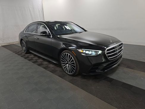 Used 2022 Mercedes-Benz S 500 4MATIC w/ AMG Line Package image 3