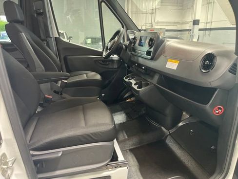 Used 2024 Mercedes-Benz Sprinter 2500 image 15