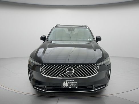 Used 2025 Volvo XC90 B5 Core AWD/4WD image 2