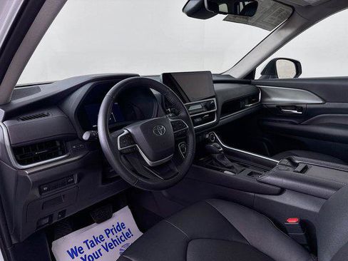 Certified 2025 Toyota Grand Highlander AWD image 9
