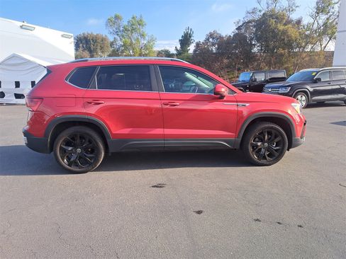 Used 2023 Volkswagen Taos SE w/ Black Wheel Package image 4