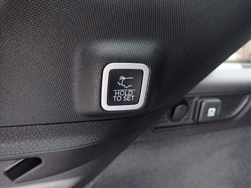 New 2025 Jeep Grand Cherokee Summit image 9