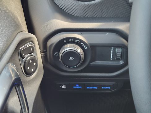 Used 2025 Jeep Wrangler Unlimited Rubicon 4xe w/ Safety Group AWD/4WD image 11