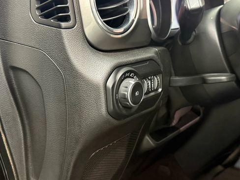 Used 2020 Jeep Wrangler Unlimited Sahara image 37