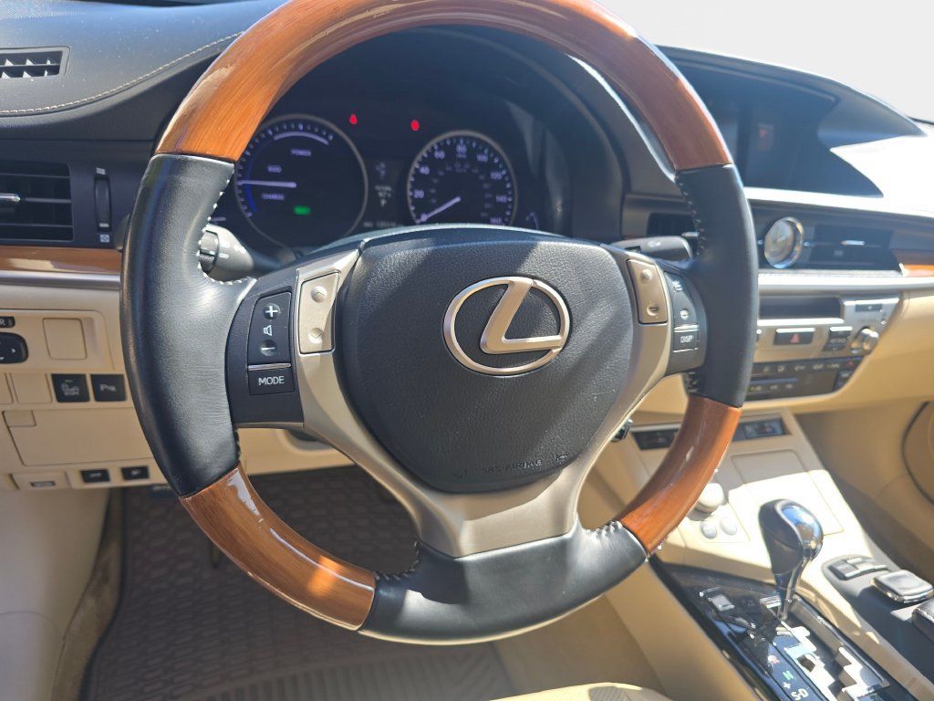 Used 2015 Lexus ES 300h w/ Navigation System Package FWD image 19