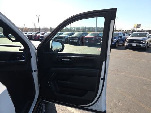 Used 2025 Chevrolet Tahoe LT image 24