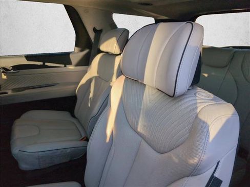 Used 2024 Hyundai Palisade Calligraphy image 18