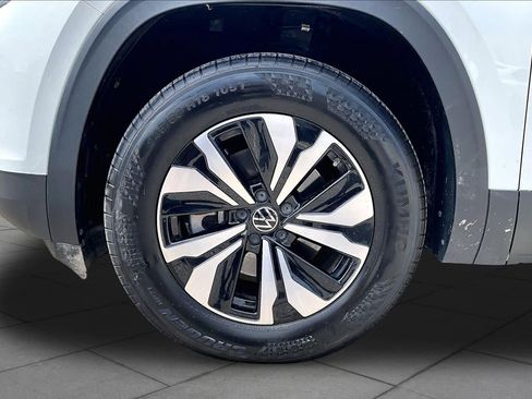 Used 2024 Volkswagen Atlas Cross Sport SE FWD image 12