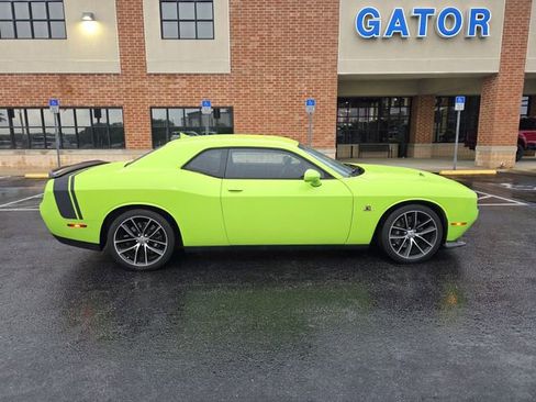 Used 2015 Dodge Challenger R/T Scat Pack RWD image 4