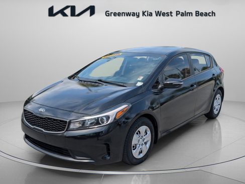Used 2017 Kia Forte LX image 3