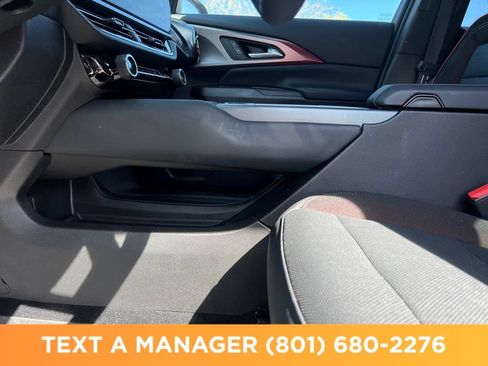 Used 2024 Chevrolet Equinox EV RS FWD image 28