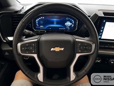 Used 2024 Chevrolet Silverado 1500 LT AWD/4WD image 11
