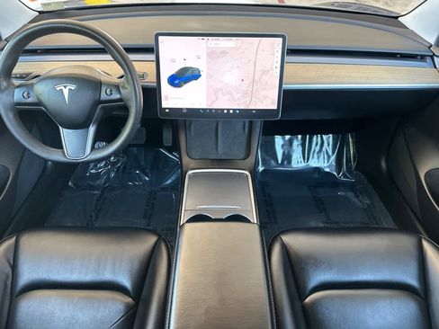 Used 2021 Tesla Model 3 Standard Range Plus image 3