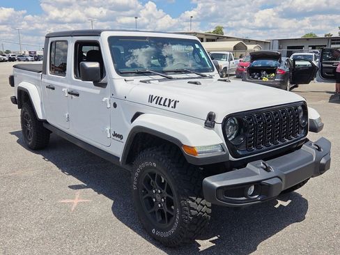 Used 2024 Jeep Gladiator Sport AWD/4WD image 15