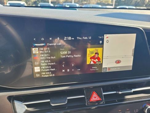 Used 2025 Kia Niro EX image 22