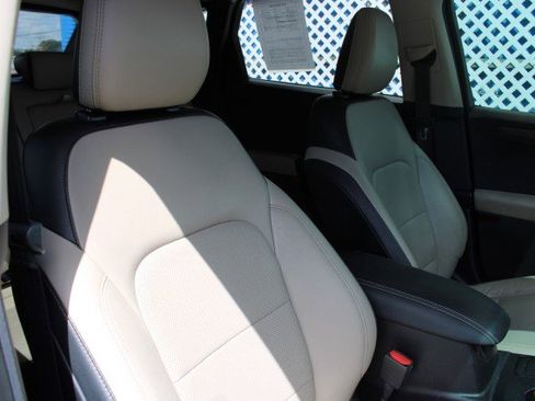 Used 2020 Ford Escape Titanium image 37