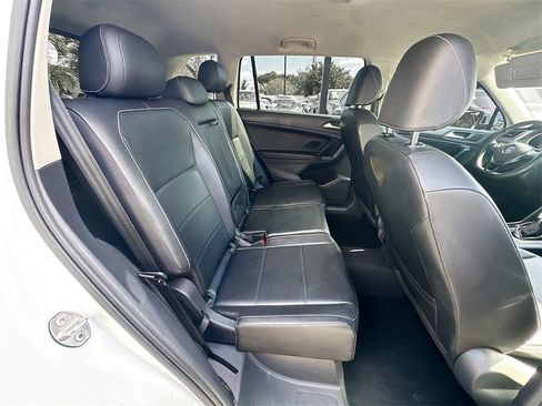 Used 2021 Volkswagen Tiguan SE image 27